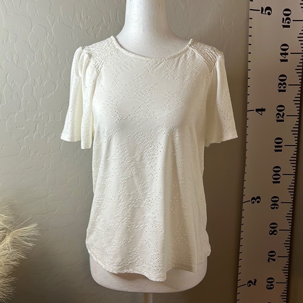 W5 white flutter sleeve gathered shoulder open weave top stretchy fabric size M